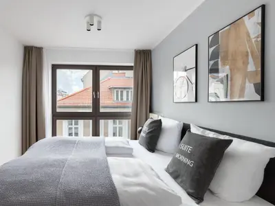 Ein Bett oder Betten in einem Zimmer der Unterkunft Flower's Berlin by Limehome - Digital Access