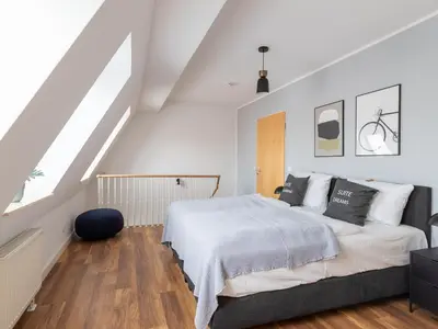 Ein Bett oder Betten in einem Zimmer der Unterkunft Flower's Berlin by Limehome - Digital Access