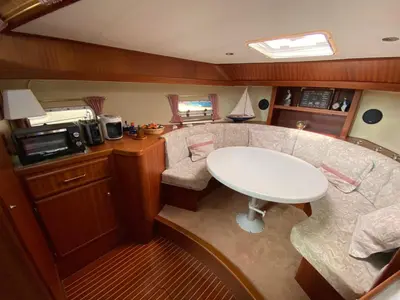 Küche/Küchenzeile in der Unterkunft Yacht Amavida - Jacht - TraumZeitBoot - exklusiver Festanlieger in perfekter Lage auf dem Scharmützelsee Bad Saarow