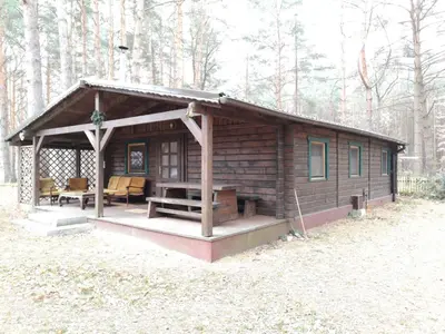 Das Gebäude in dem sich das Ferienhaus befindet