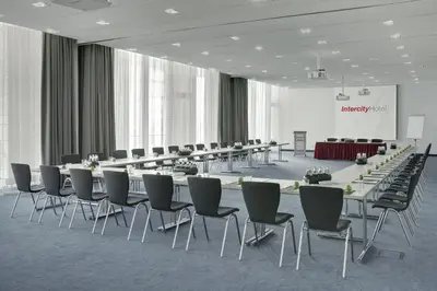 Der Geschäftsbereich oder Konferenzraum in der Unterkunft IntercityHotel Berlin Hauptbahnhof