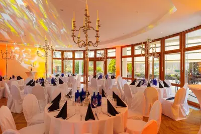 Ein Restaurant oder anderes Speiselokal in der Unterkunft Residenz Seehotel Berlin Brandenburg