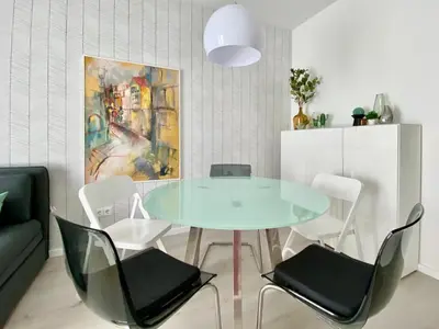 Ein Sitzbereich in der Unterkunft modernes Apartment, Terrasse und Garten am Lilienthalpark im Südwesten Berlins
