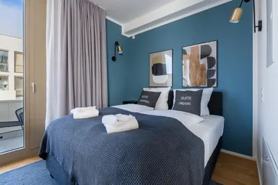 Ein Bett oder Betten in einem Zimmer der Unterkunft Limehome Potsdam Annemarie-Wolff-Platz