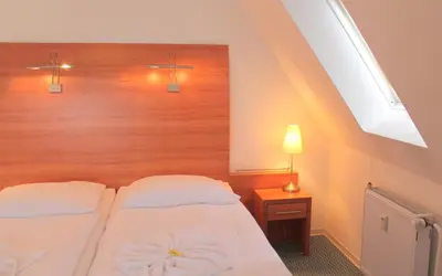 Ein Bett oder Betten in einem Zimmer der Unterkunft Hotel Kaiser