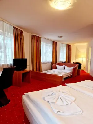 Ein Bett oder Betten in einem Zimmer der Unterkunft Hotel Kaiser