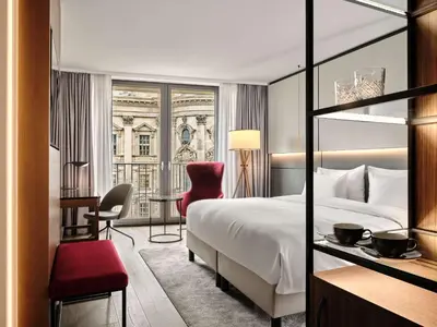 Ein Bett oder Betten in einem Zimmer der Unterkunft Radisson Collection Hotel, Berlin