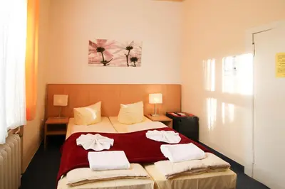 Ein Bett oder Betten in einem Zimmer der Unterkunft Hotel Margrit