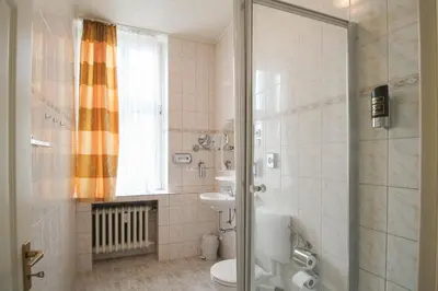 Ein Badezimmer in der Unterkunft Hotel Margrit