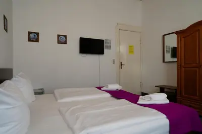 Ein Bett oder Betten in einem Zimmer der Unterkunft Hotel Margrit
