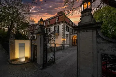 Das Gebäude in dem sich das Hotel befindet