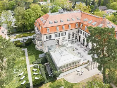 Ein Garten an der Unterkunft Schlosshotel Berlin