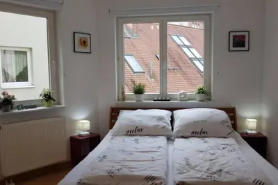 Ein Bett oder Betten in einem Zimmer der Unterkunft CARLO familienfreundliches 3-Raum Apartment auf der DOM-Insel