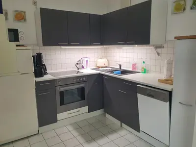 Küche/Küchenzeile in der Unterkunft CARLO familienfreundliches 3-Raum Apartment auf der DOM-Insel