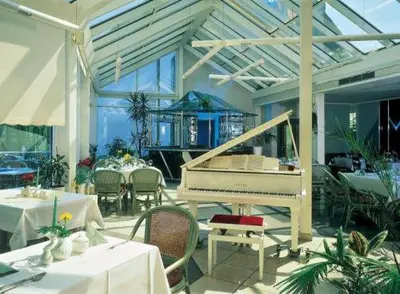 Ein Restaurant oder anderes Speiselokal in der Unterkunft Hotel Fährkrug