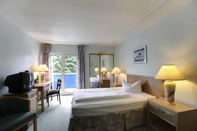 Ein Bett oder Betten in einem Zimmer der Unterkunft Hotel Fährkrug