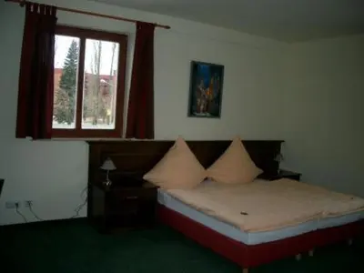 Ein Bett oder Betten in einem Zimmer der Unterkunft Gasthof Strausberg Nord