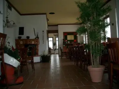 Ein Restaurant oder anderes Speiselokal in der Unterkunft Gasthof Strausberg Nord