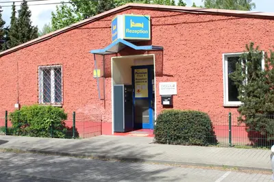 Eine Fassade oder ein Eingang zu Pension Schwalbenweg