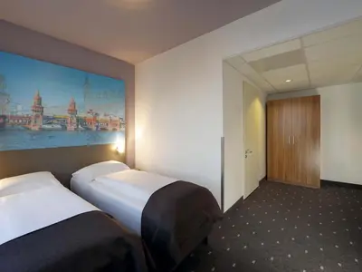 Ein Bett oder Betten in einem Zimmer der Unterkunft B&B Hotel Berlin City-Ost