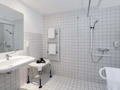 Ein Badezimmer in der Unterkunft B&B Hotel Berlin City-Ost