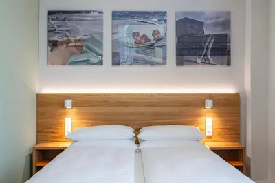 Ein Bett oder Betten in einem Zimmer der Unterkunft Hotel Columbia Berlin am Platz der Luftbrücke