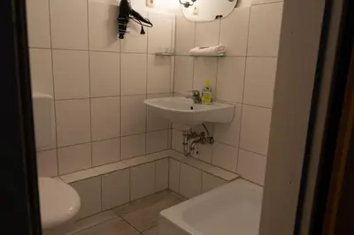 Ein Badezimmer in der Unterkunft Hotel-Pension Charlottenburg
