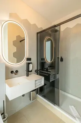 Ein Badezimmer in der Unterkunft Midi Inn Parkhotel Mitte