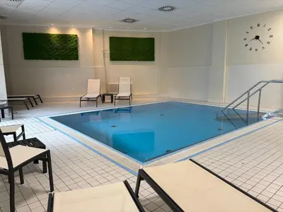 Der Swimmingpool an oder in der Nähe von Hotel und Restaurant Kranichsberg