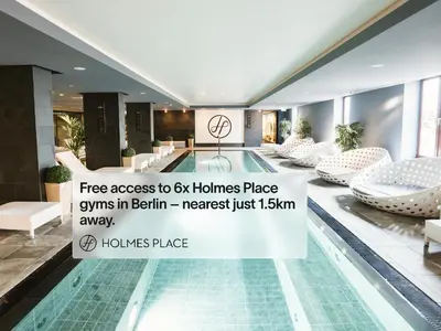 Der Swimmingpool an oder in der Nähe von Numa Berlin Sketch