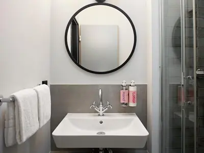 Ein Badezimmer in der Unterkunft Numa Berlin Sketch