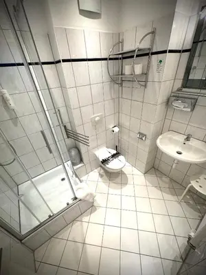 Ein Badezimmer in der Unterkunft Erlanger Hof