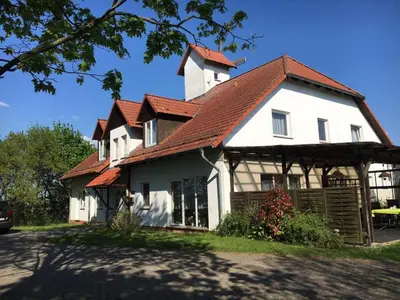 Das Gebäude in dem sich die Pension befindet