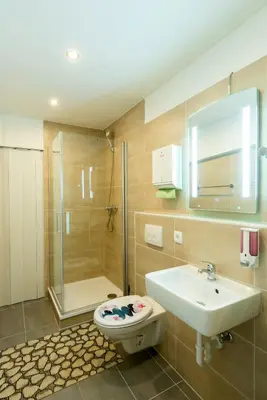 Ein Badezimmer in der Unterkunft Hotel Pension Dahlem