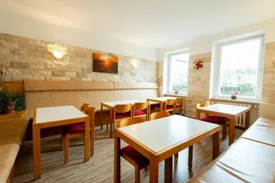 Ein Sitzbereich in der Unterkunft Hotel Pension Dahlem