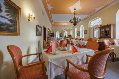Ein Sitzbereich in der Unterkunft Hotel Fürstenhof