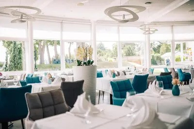 Ein Restaurant oder anderes Speiselokal in der Unterkunft DämeritzSeehotel