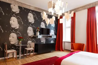 Ein Bett oder Betten in einem Zimmer der Unterkunft Hotel Adele am Alex