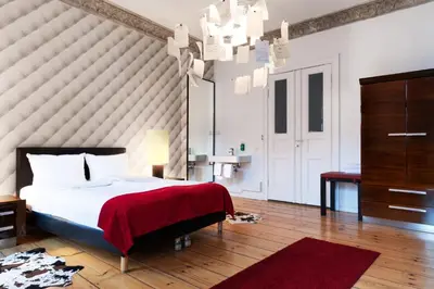 Ein Bett oder Betten in einem Zimmer der Unterkunft Hotel Adele am Alex
