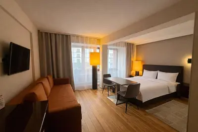 Ein Bett oder Betten in einem Zimmer der Unterkunft Hotel Adele am Alex