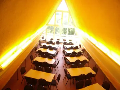 Ein Restaurant oder anderes Speiselokal in der Unterkunft Jugendgästehaus St.-Michaels-Heim