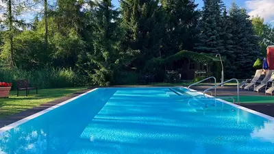 Der Swimmingpool an oder in der Nähe von Hotel & SPA Sommerfeld - Adults Only