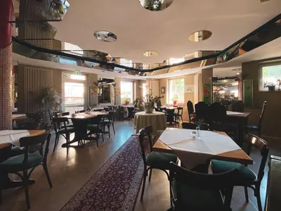 Ein Restaurant oder anderes Speiselokal in der Unterkunft Zum Grünen Turm