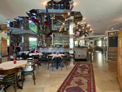 Ein Restaurant oder anderes Speiselokal in der Unterkunft Zum Grünen Turm