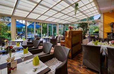 Ein Restaurant oder anderes Speiselokal in der Unterkunft Flair Hotel Reuner
