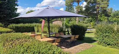 Ein Garten an der Unterkunft Pension Stechlinsee