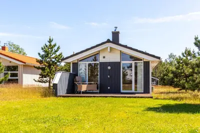 Das Gebäude in dem sich das Ferienhaus befindet
