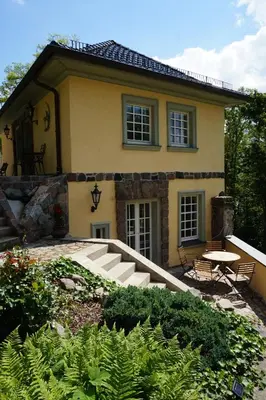 Ein Garten an der Unterkunft Hanghaus der Villa Oderblick
