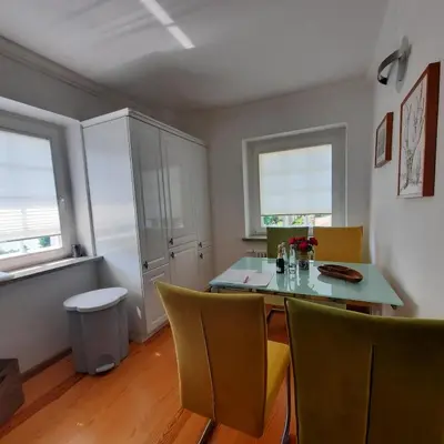 Ein Sitzbereich in der Unterkunft Hanghaus der Villa Oderblick