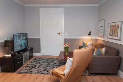 TV/Unterhaltungsangebot in der Unterkunft 90qm Ferienwohnung Berlin Zentrum Nähe Prenzlauer Berg, 2 Bäder